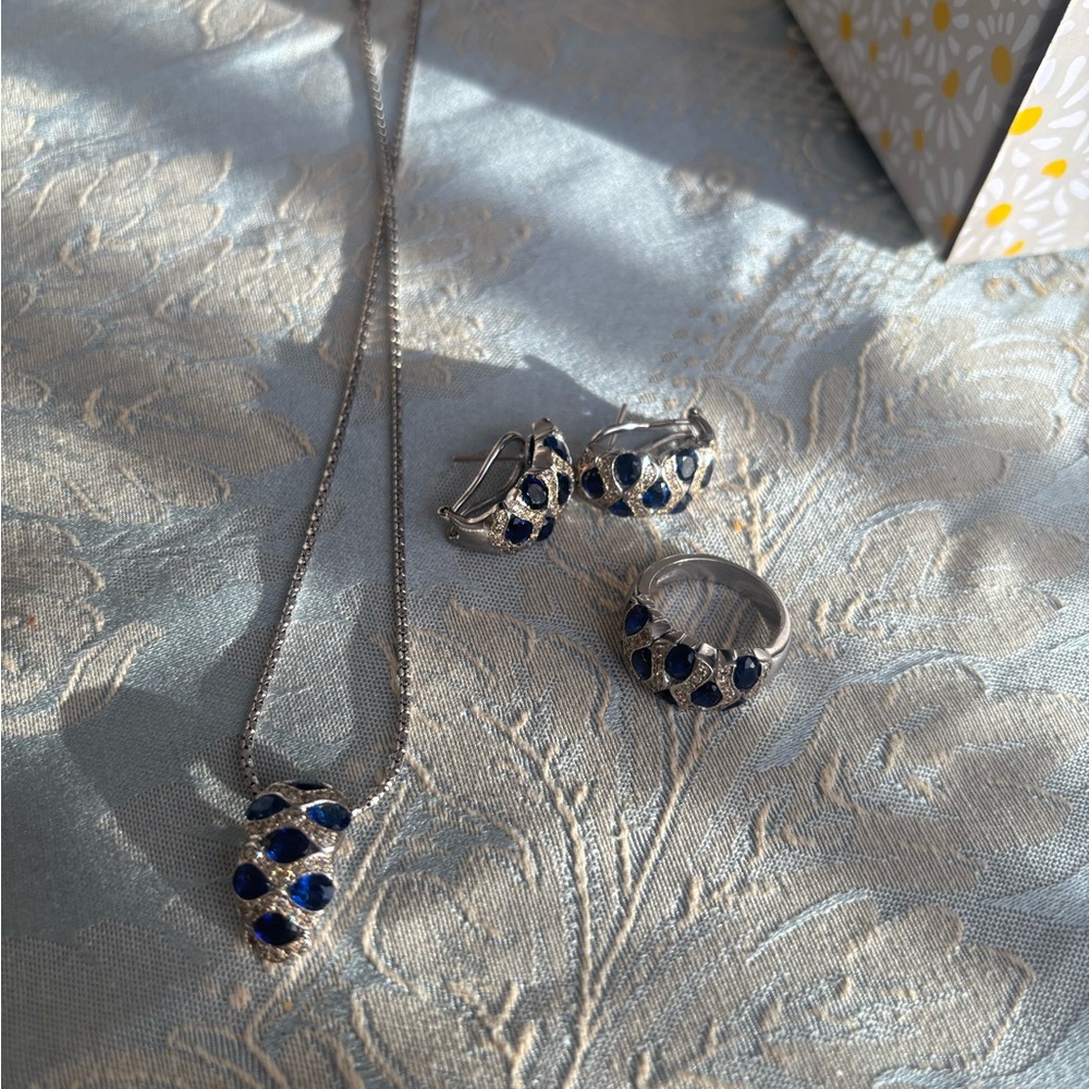Elegant 18 K(750 stamp )  white gold , sapphire Jewelry Set vintage - Picture 2 of 7